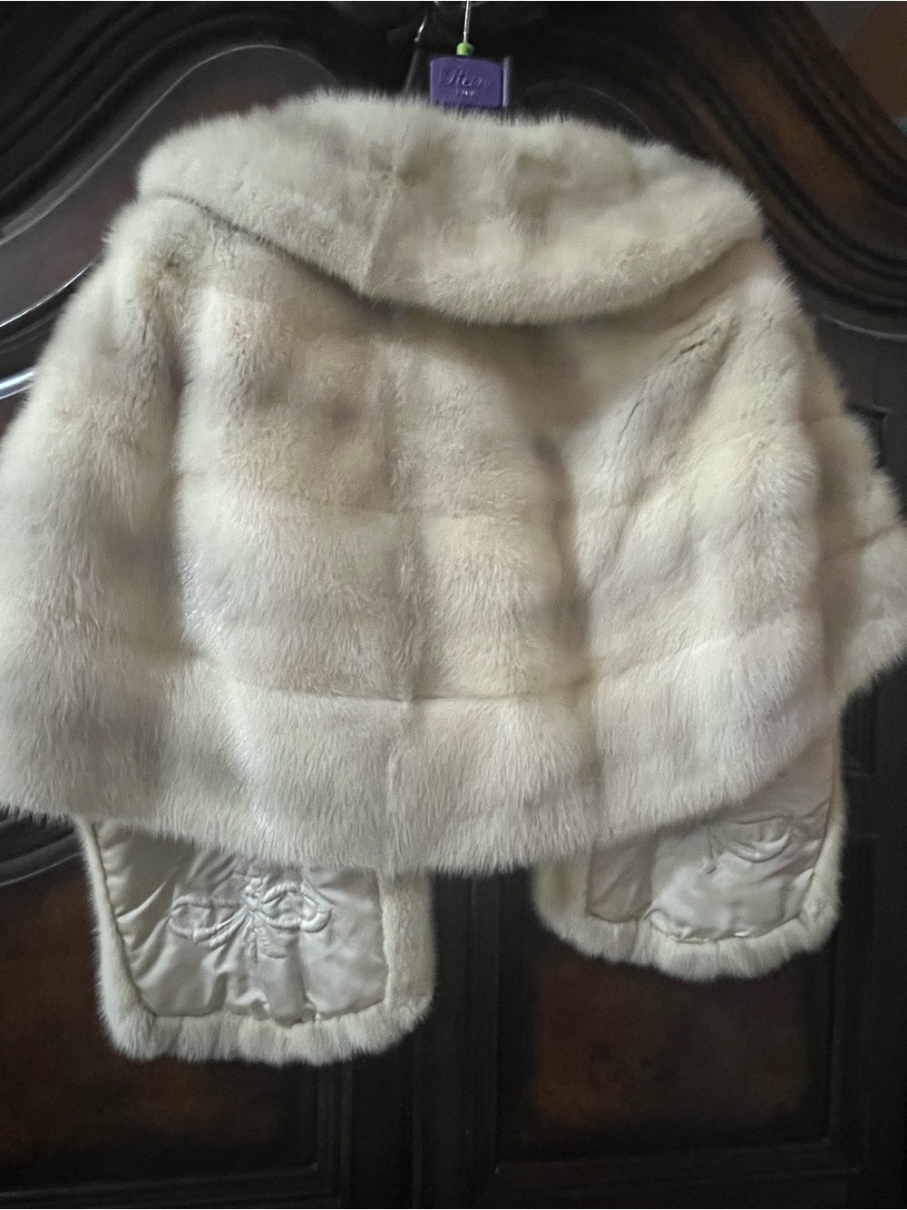 Genuine White Mink Stole - Picture 2 of 4